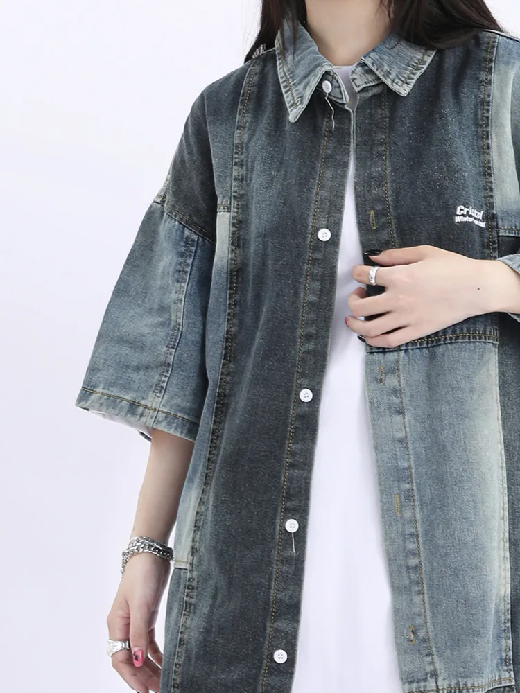 SHENGPALAE Модная женская джинсовая рубашка с лацканами, однобортный Лоскутный дизайн с коротким рукавом, Ретро-блузка в стиле пэчворк, Лето 2023, Новинка 5R4581 Изображение 4